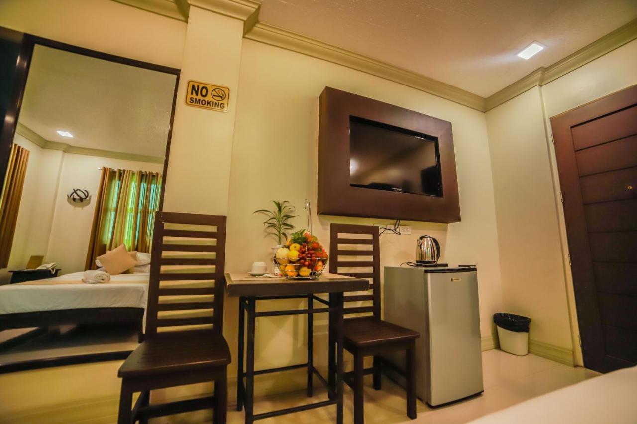 Villa Esmeralda Bryan'S Resort Hotel And Restaurant Palayan City Kültér fotó