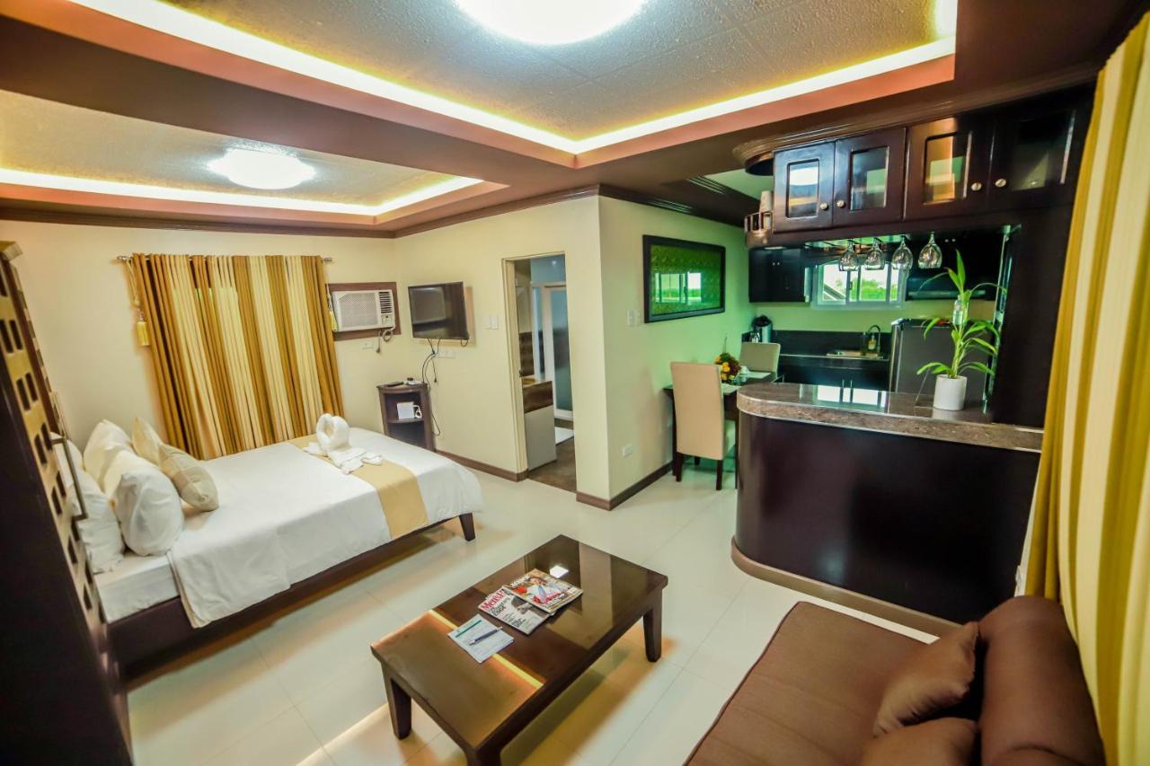 Villa Esmeralda Bryan'S Resort Hotel And Restaurant Palayan City Kültér fotó