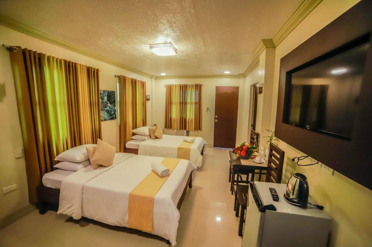 Villa Esmeralda Bryan'S Resort Hotel And Restaurant Palayan City Kültér fotó
