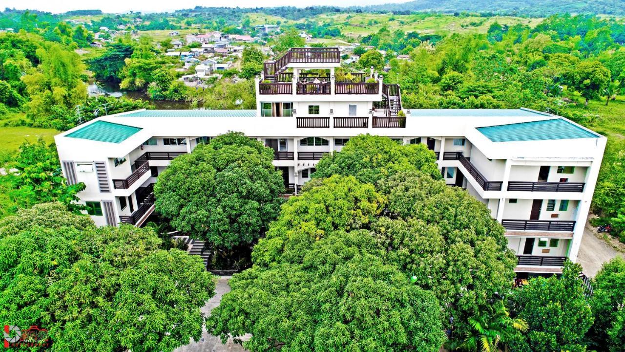 Villa Esmeralda Bryan'S Resort Hotel And Restaurant Palayan City Kültér fotó