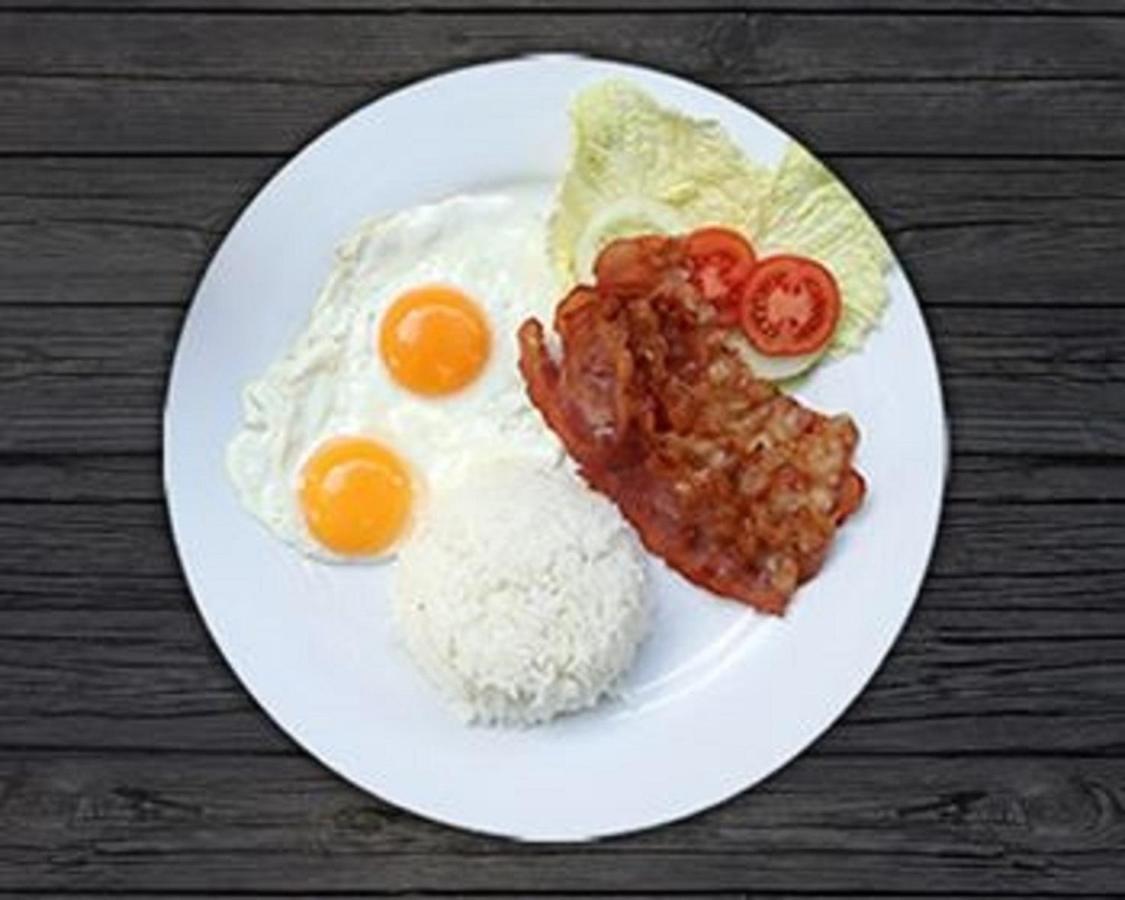 Villa Esmeralda Bryan'S Resort Hotel And Restaurant Palayan City Kültér fotó