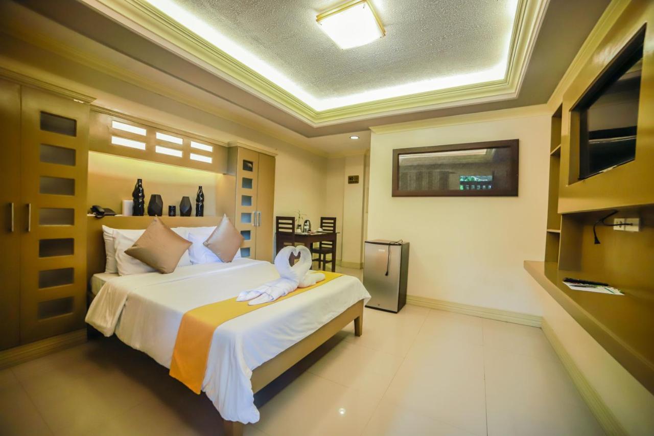 Villa Esmeralda Bryan'S Resort Hotel And Restaurant Palayan City Kültér fotó
