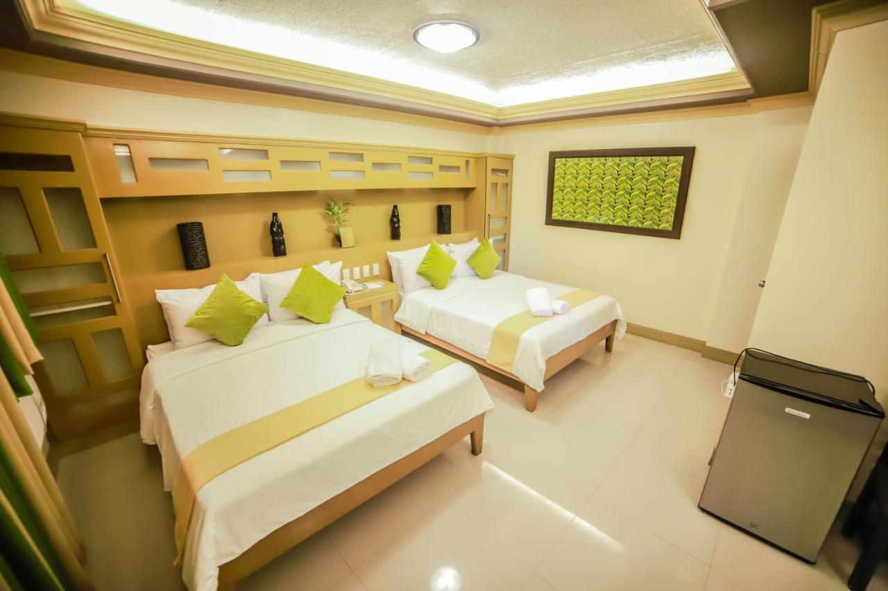 Villa Esmeralda Bryan'S Resort Hotel And Restaurant Palayan City Kültér fotó