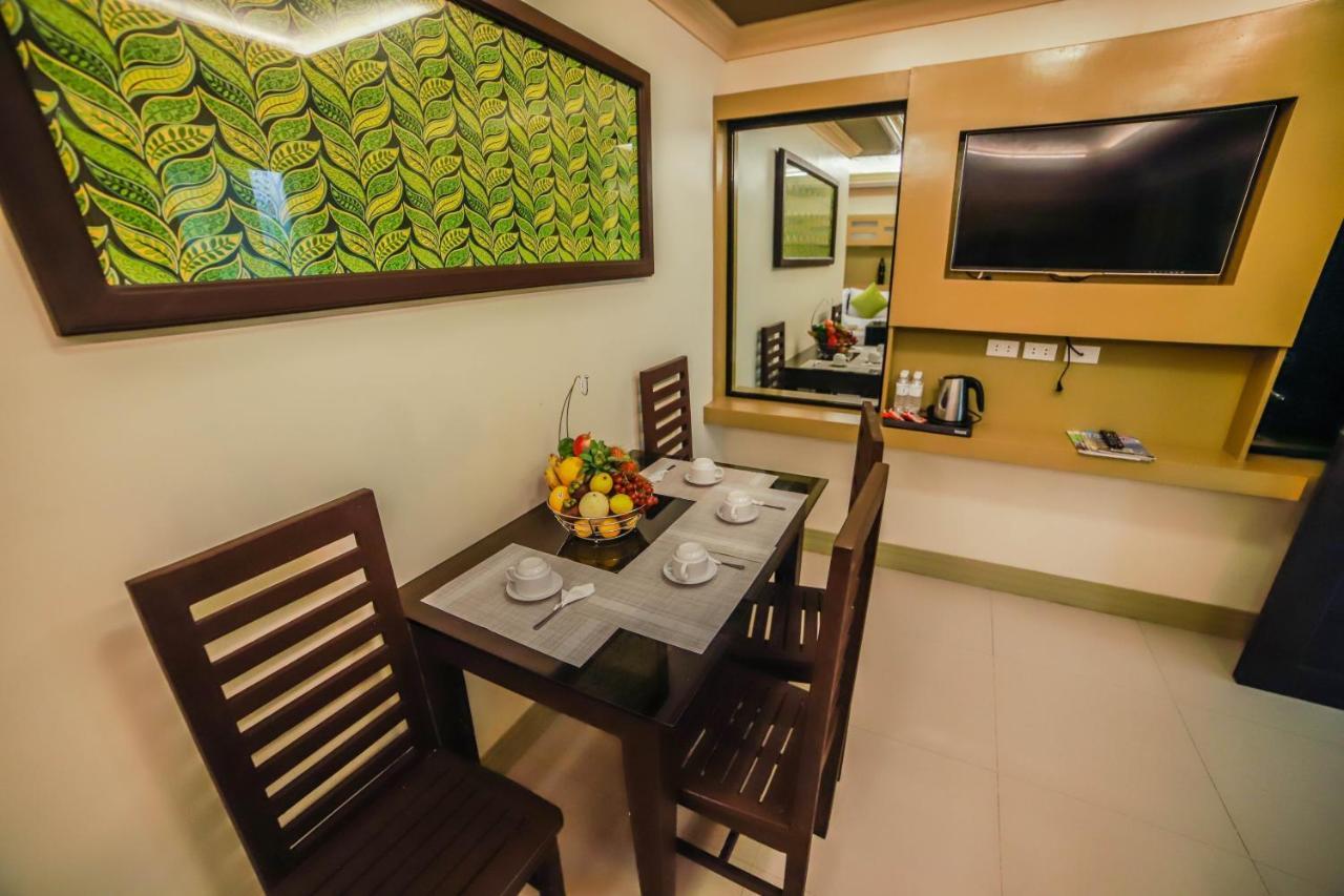 Villa Esmeralda Bryan'S Resort Hotel And Restaurant Palayan City Kültér fotó