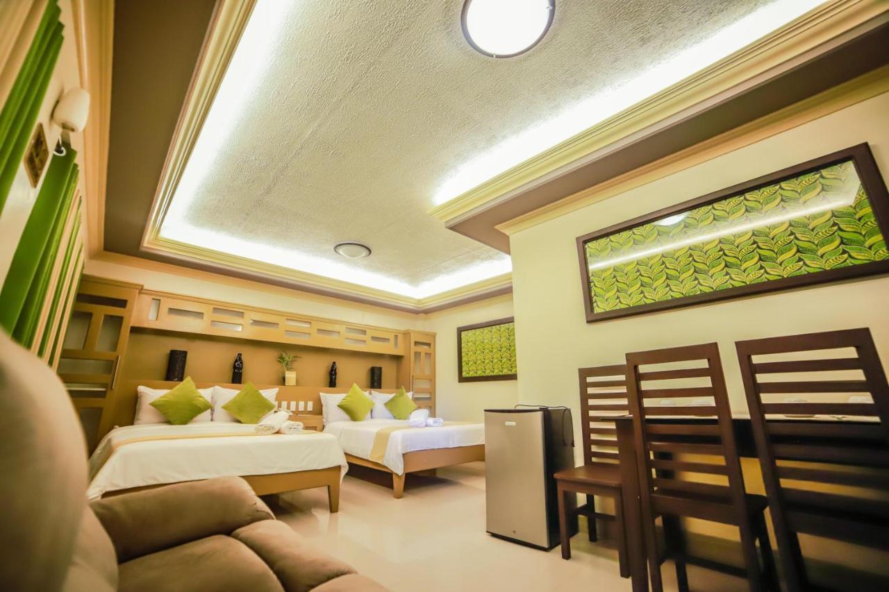 Villa Esmeralda Bryan'S Resort Hotel And Restaurant Palayan City Kültér fotó