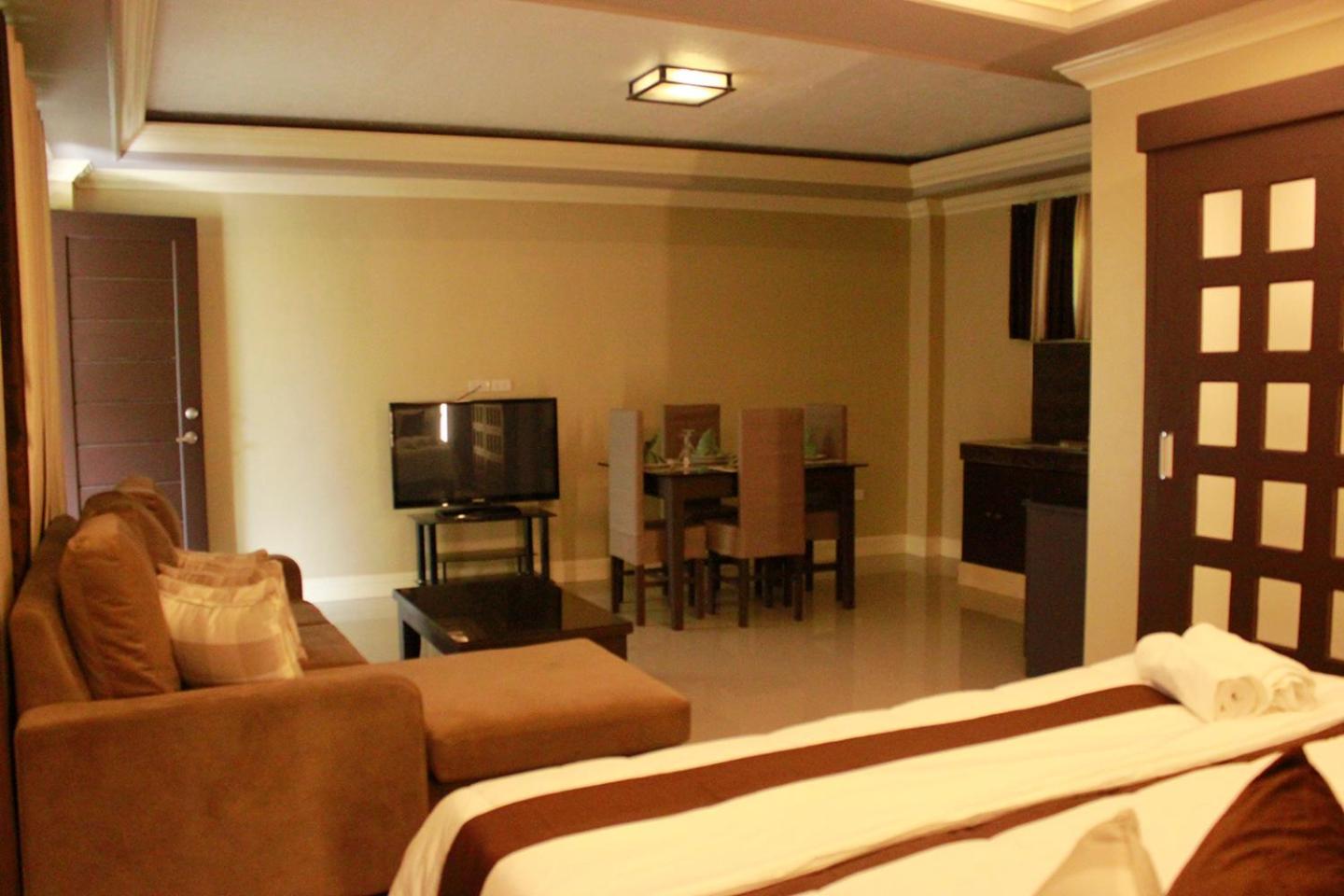 Villa Esmeralda Bryan'S Resort Hotel And Restaurant Palayan City Kültér fotó
