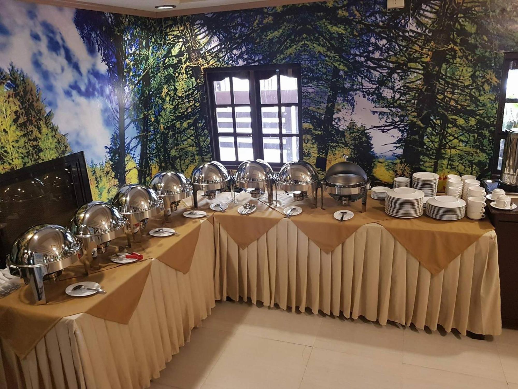 Villa Esmeralda Bryan'S Resort Hotel And Restaurant Palayan City Kültér fotó