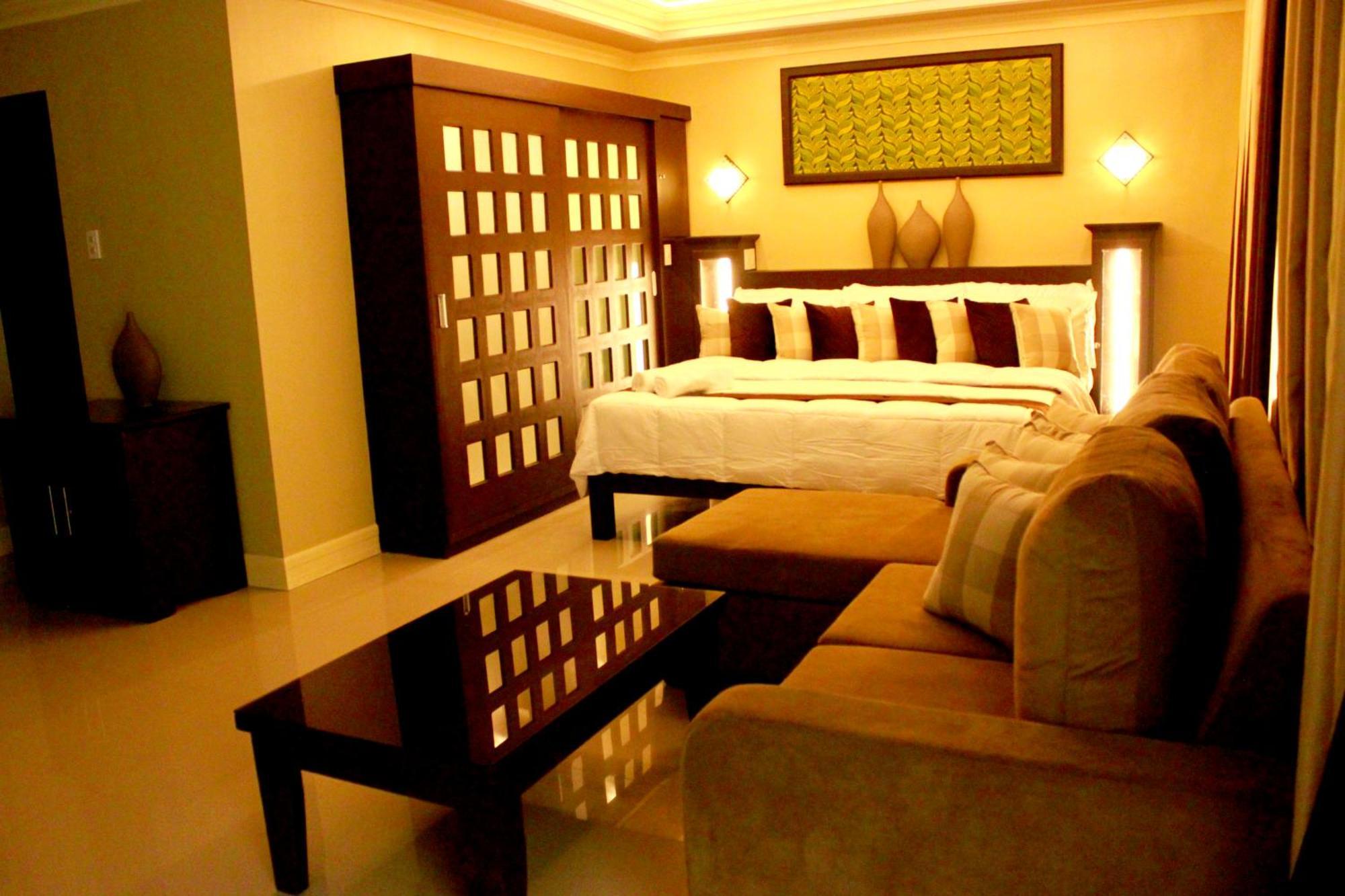 Villa Esmeralda Bryan'S Resort Hotel And Restaurant Palayan City Kültér fotó
